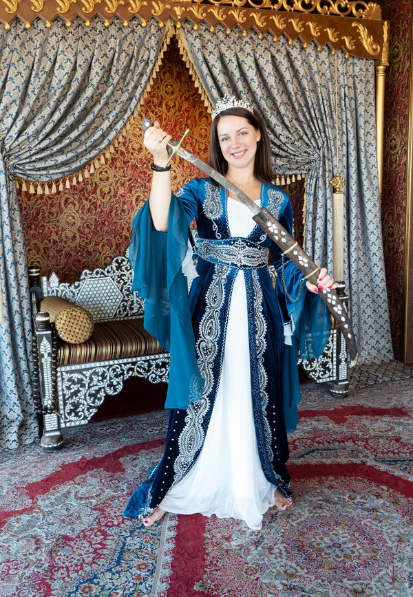 Robes orientales mariage : élégance et tradition à votre portée